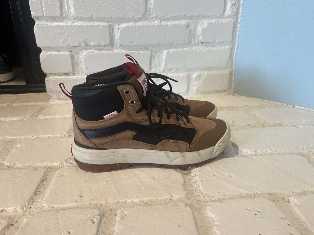 Vans UltraRange EXO Hi MTE-1 Dachshund Brown and Black Boots, Women’s size 8.5,